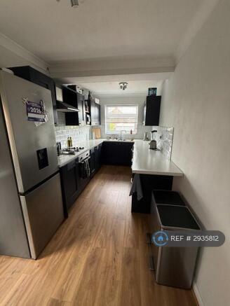 3 bed Semi-Detached to rent Image 12