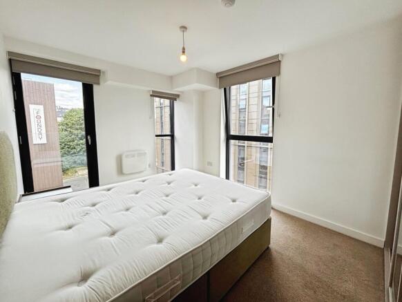 2 bed Flat to rent Image 10