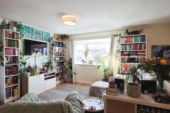 2 bed Flat for sale Image 6