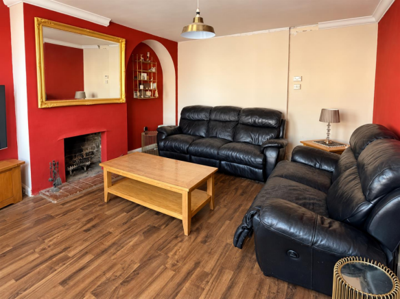 FRONT LOUNGE