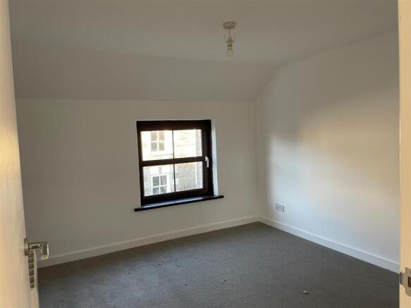 Bedroom 1.jpg