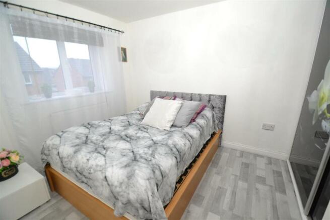Photo 12 Redwood Crescent.jpg