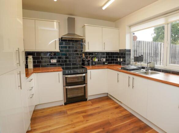 Browning Grove, Standish Lower Ground, Wigan, WN6 8LA photo 4