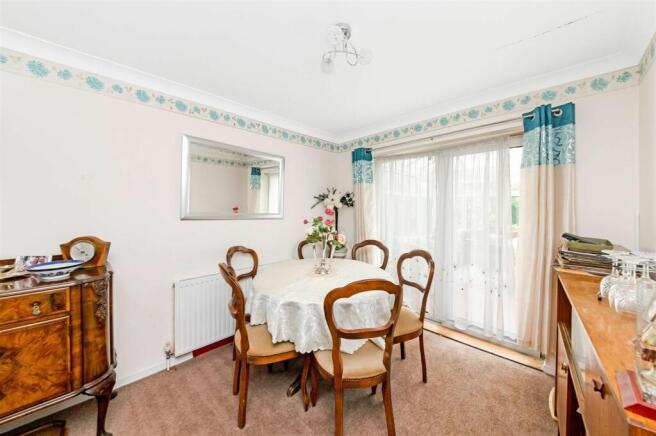 OPEN-PLAN LIVING DINING ROOM