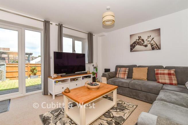 Lounge/ Dining Room