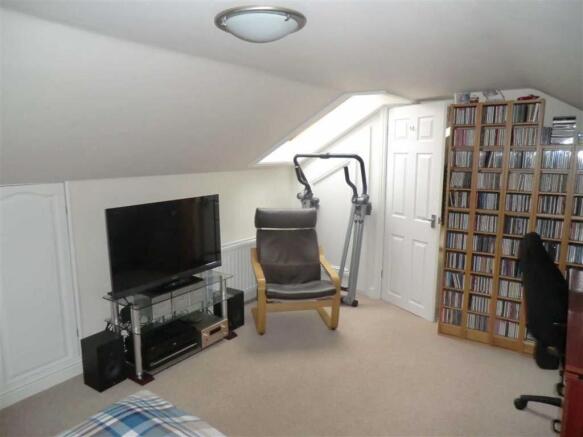 BEDROOM 2