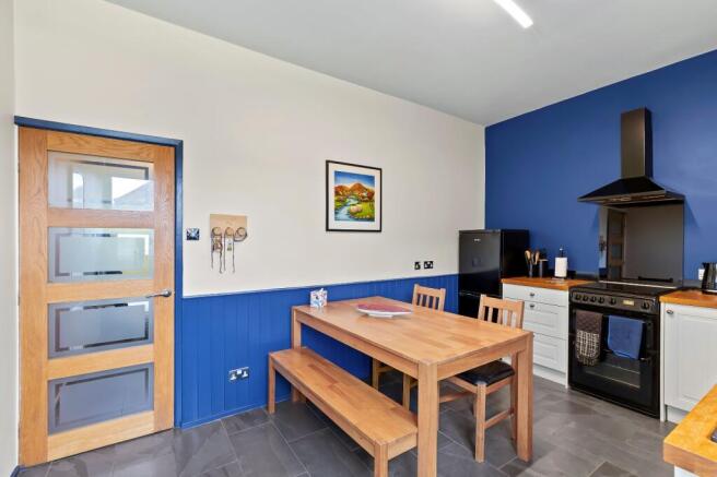 2 bed Flat for sale Image 6