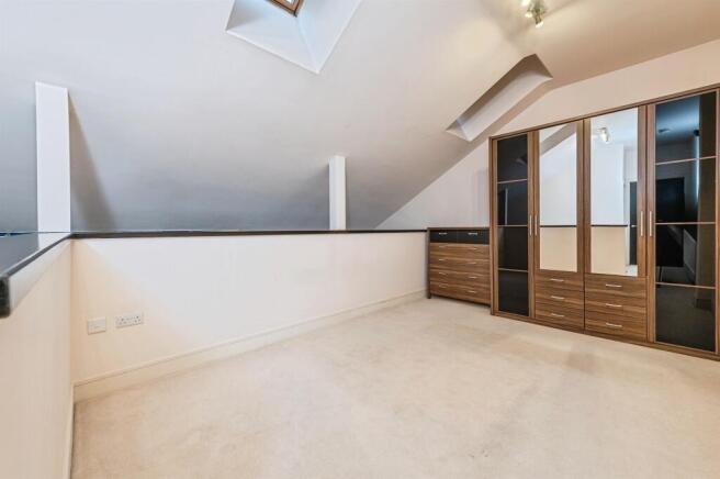 2 bed Penthouse for sale Image 4