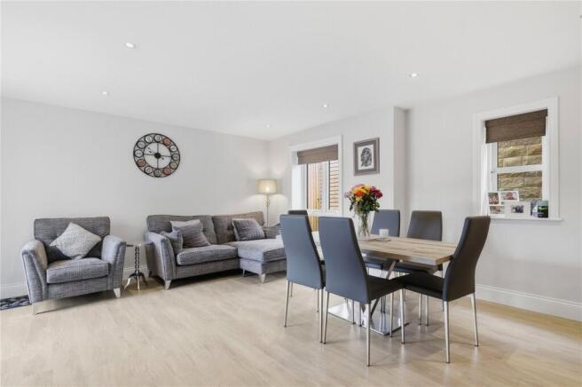 4 bed Detached for sale Image 11