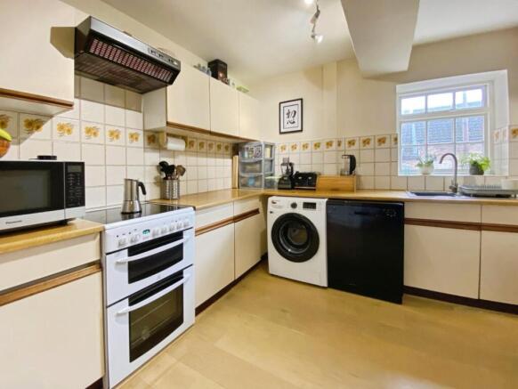 3 bed Apartment for sale Image 7