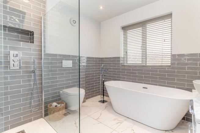 4 bed Detached for sale Image 8