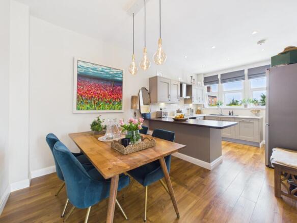 3 bed House for sale Image 6