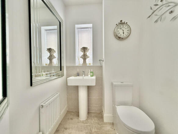 4 bed Detached for sale Image 7