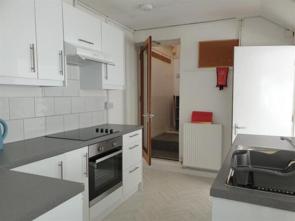 KITCHEN (2).jpg
