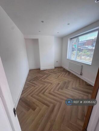 4 bed Terraced to rent Image 4