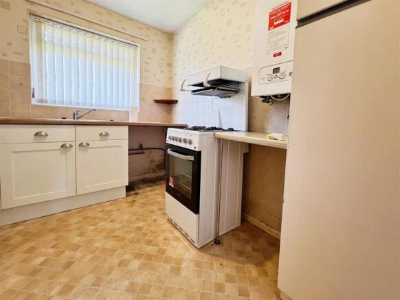2 bed Semi-Detached Bungalow for sale Image 6