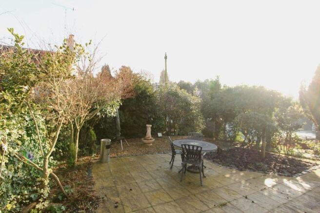FRONT GARDEN - 2
