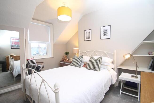 4 bed Flat for sale Image 11