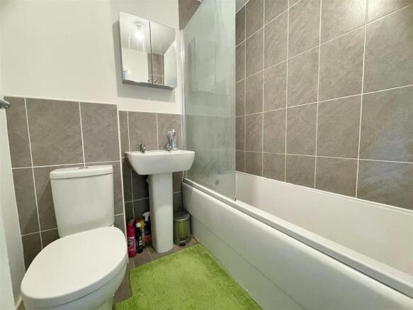 2 bed Terraced to rent Image 10