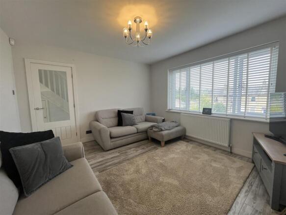 3 bed Semi-Detached for sale Image 8