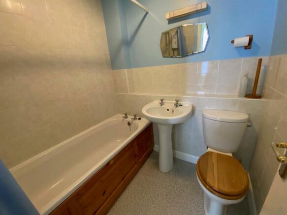 Bathroom.jpg