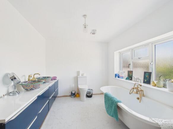 3 bed Detached for sale Image 4