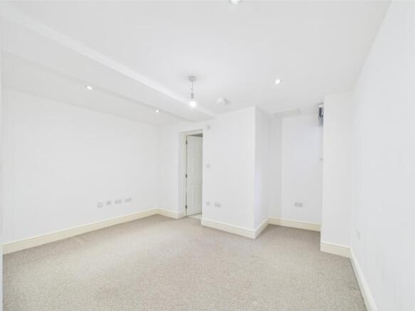 CAM01740G0-PR0386-STILL005