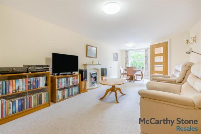 8691305-interior05.jpg