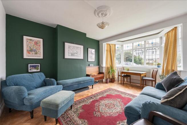 Onslow Gardens, E18