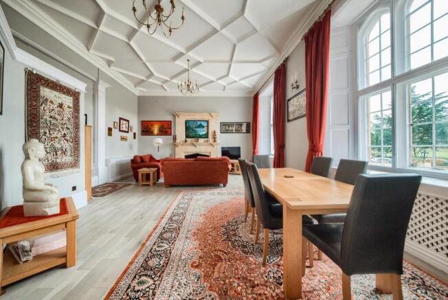 Lounge 1.jpg