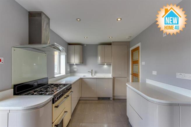 KITCHEN / DINING AREA: