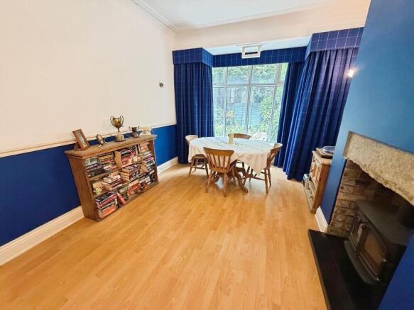 5 bed Semi-Detached for sale Image 4