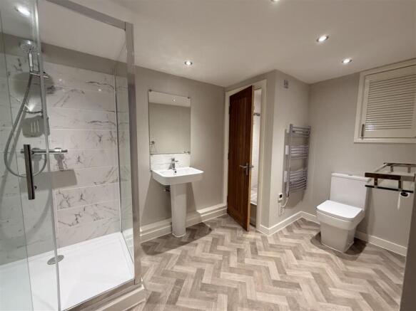 2 bed Semi-Detached to rent Image 6