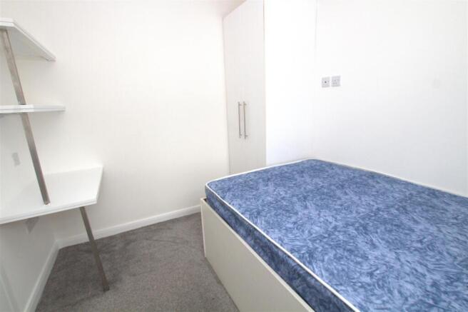 5 bed Detached to rent Image 4
