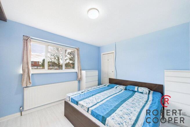 Woodlands Avenue, Eastcote, HA4 photo 4