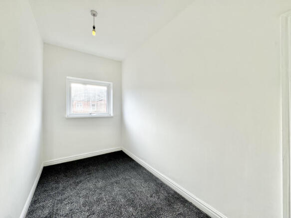 2 bed Terraced to rent Image 6