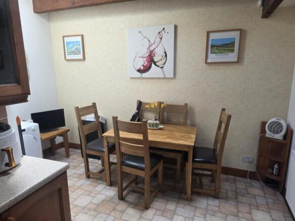 3 bed Not Specified to rent Image 6
