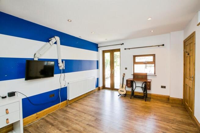 4 bed Detached for sale Image 10