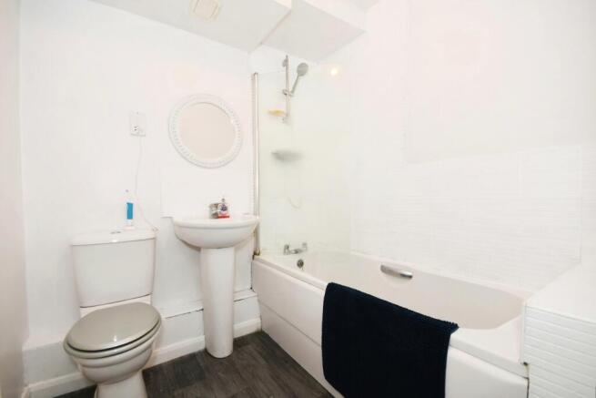 2 bed Flat for sale Image 6