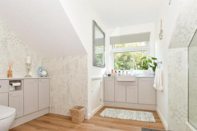 En-Suite Bathroom