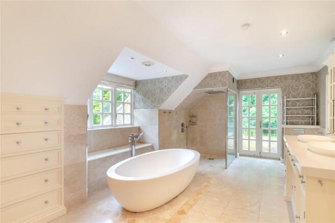 5 bed Detached for sale Image 12