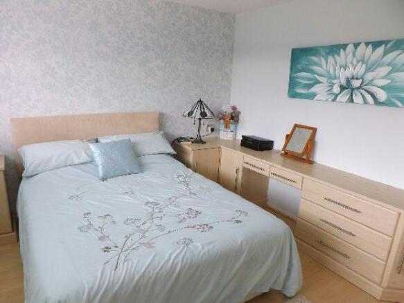 Bedroom 1 Pic 3