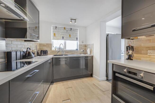 Kitchen 2.jpg