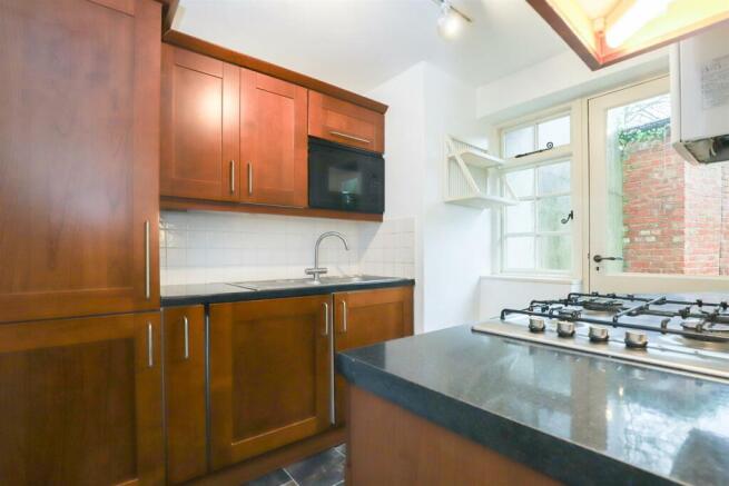 Kitchen 2.jpg