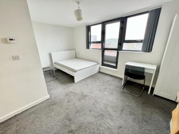 1 bed House Share to rent Image 9
