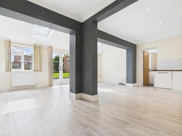 4 bed Detached to rent Image 9
