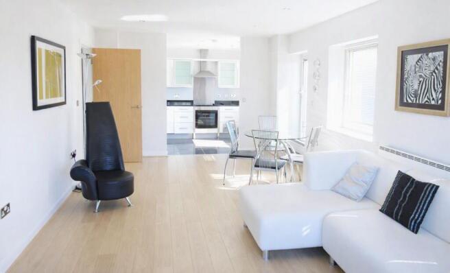 2 bed Penthouse to rent Image 5