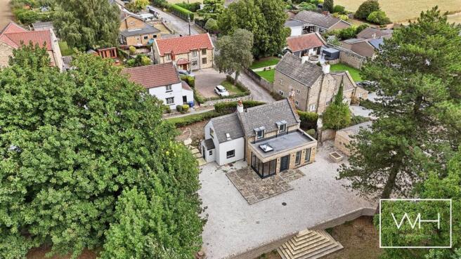 5 bed Detached for sale Image 7