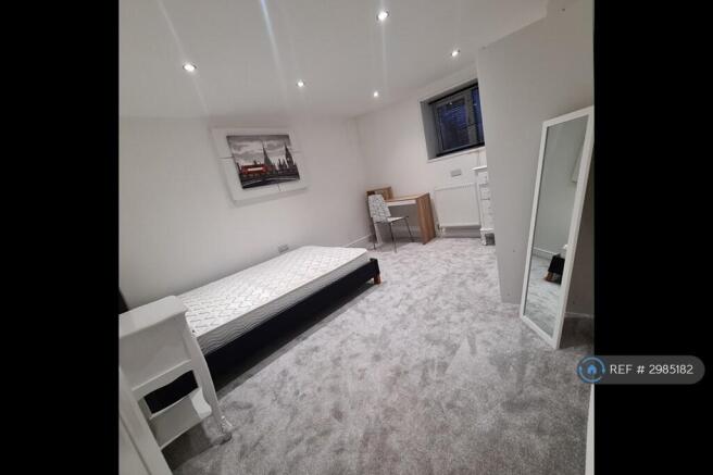 2 bed Maisonette to rent Image 5