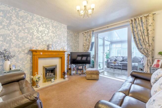 Lounge/Sitting Room